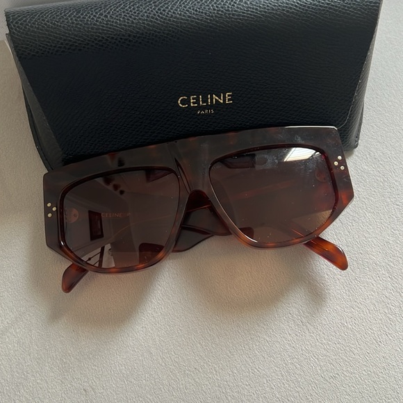 CELINE Sunglasses 😎, 💯  Authentic - Picture 4 of 7